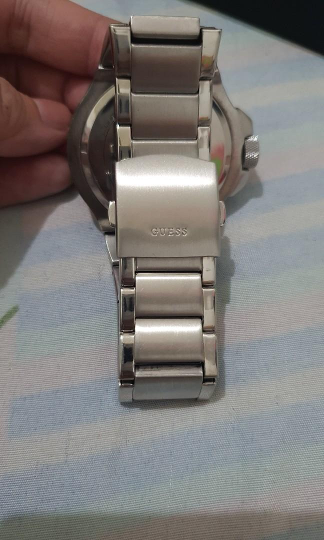 Guess Watch waterpro (Category: Men's Watches) located in Bulacan. Submitted by krixa (Listing ID 1135946132, Image 3). Description: Guess watch waterpro Seldom use Analogue watch (with date and day) Fit for wrist size: 7inches - 7.5 inches Box included location: Bulacan FREE shipping.