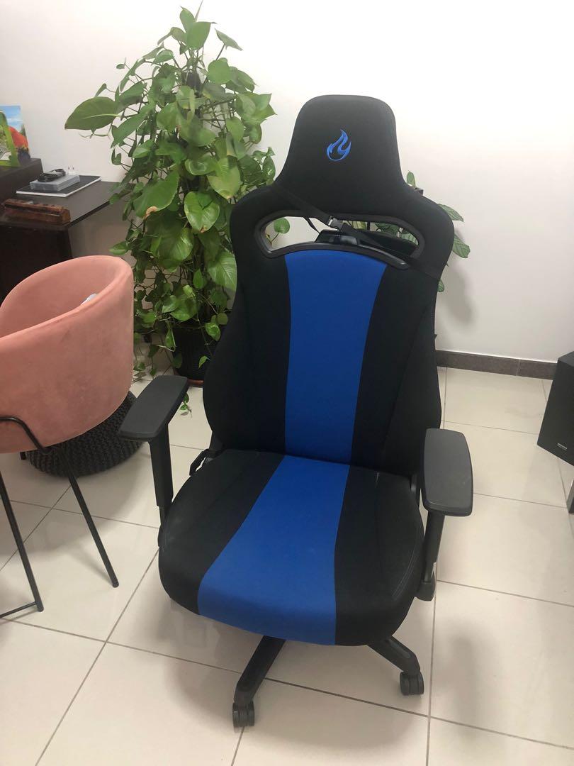 Gaming chair hotsell with neck support