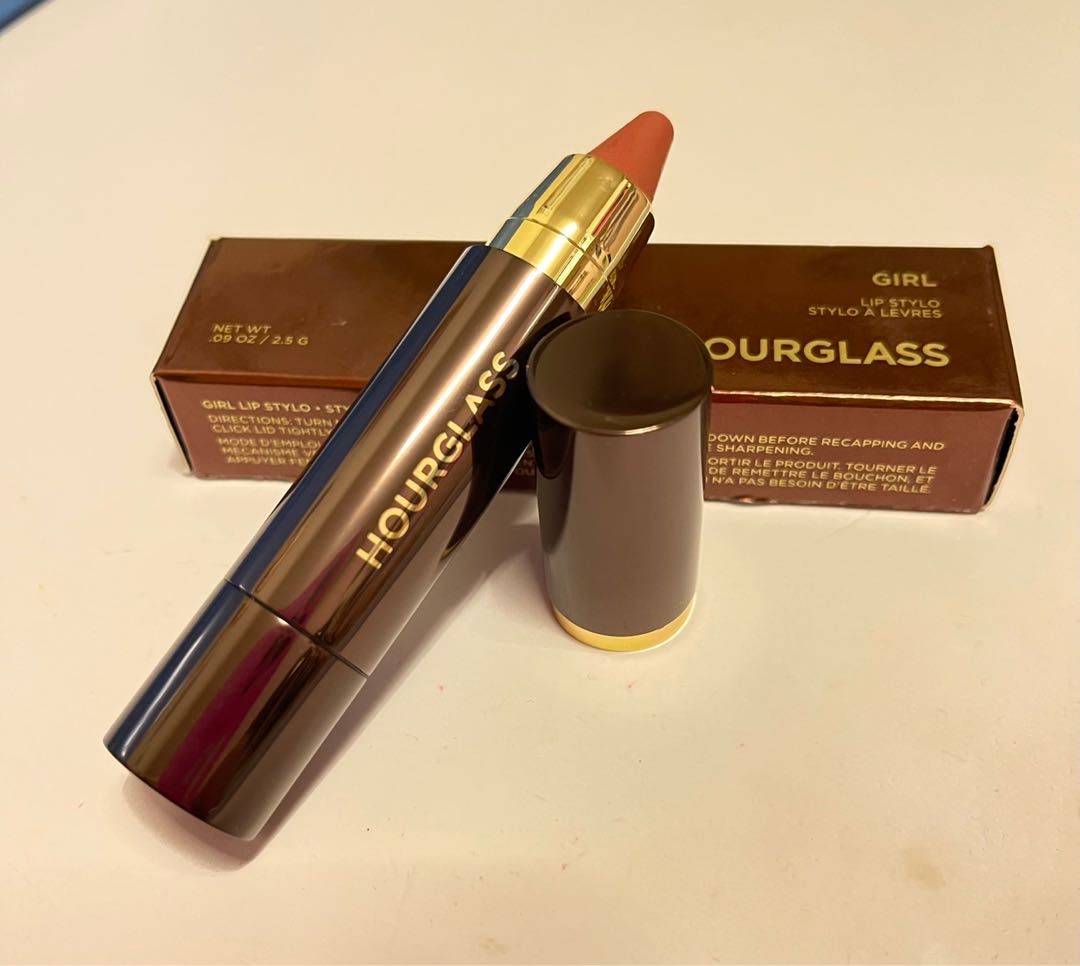 Hourglass girl Lipstickinventor, 美容＆化妝品, 指甲美容＆其他 Carousell