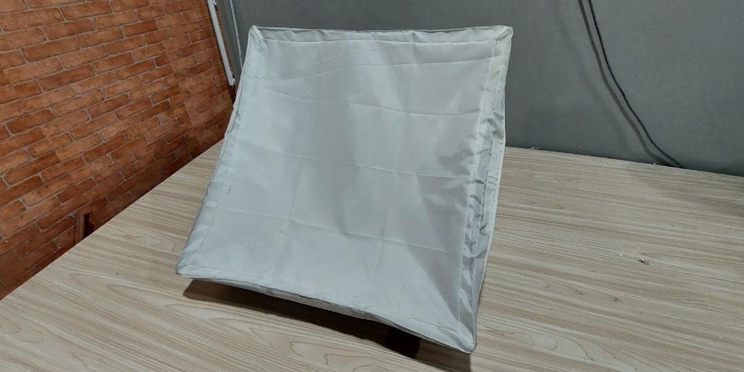 Light box (Category: Lighting & Studio Equipment) located in Kuala Lumpur. Submitted by adamihsan (Listing ID 1135879521, Image 3). Description: light box 2 x 2 ft light box 2 x 3 ft.