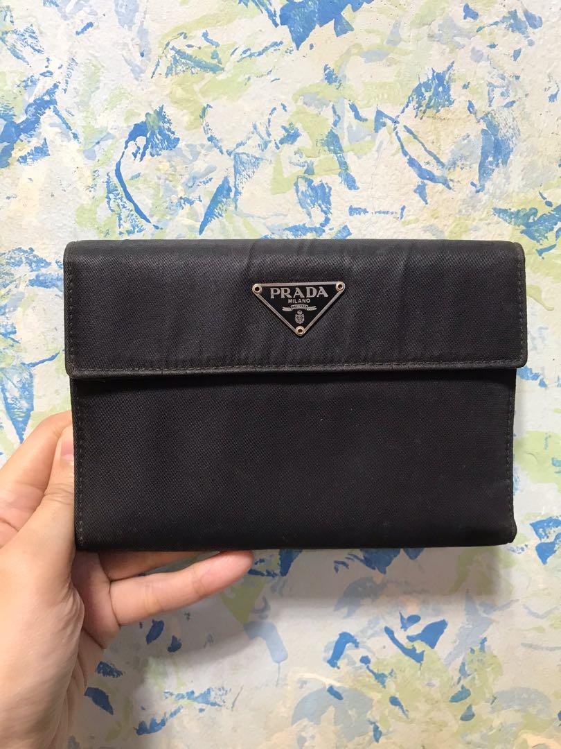 Prada shop wallet original