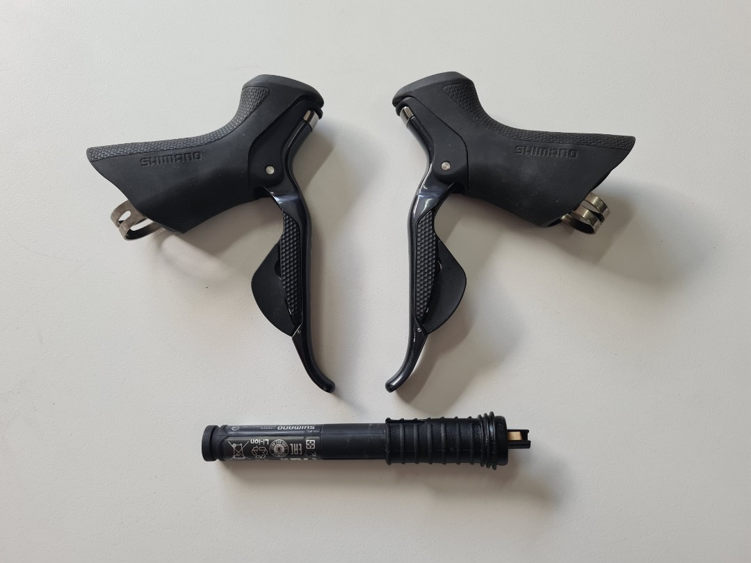 SHIMANO Ultegra Di2 R8050 11Speed Shifters (Rim Brake). Free Di2