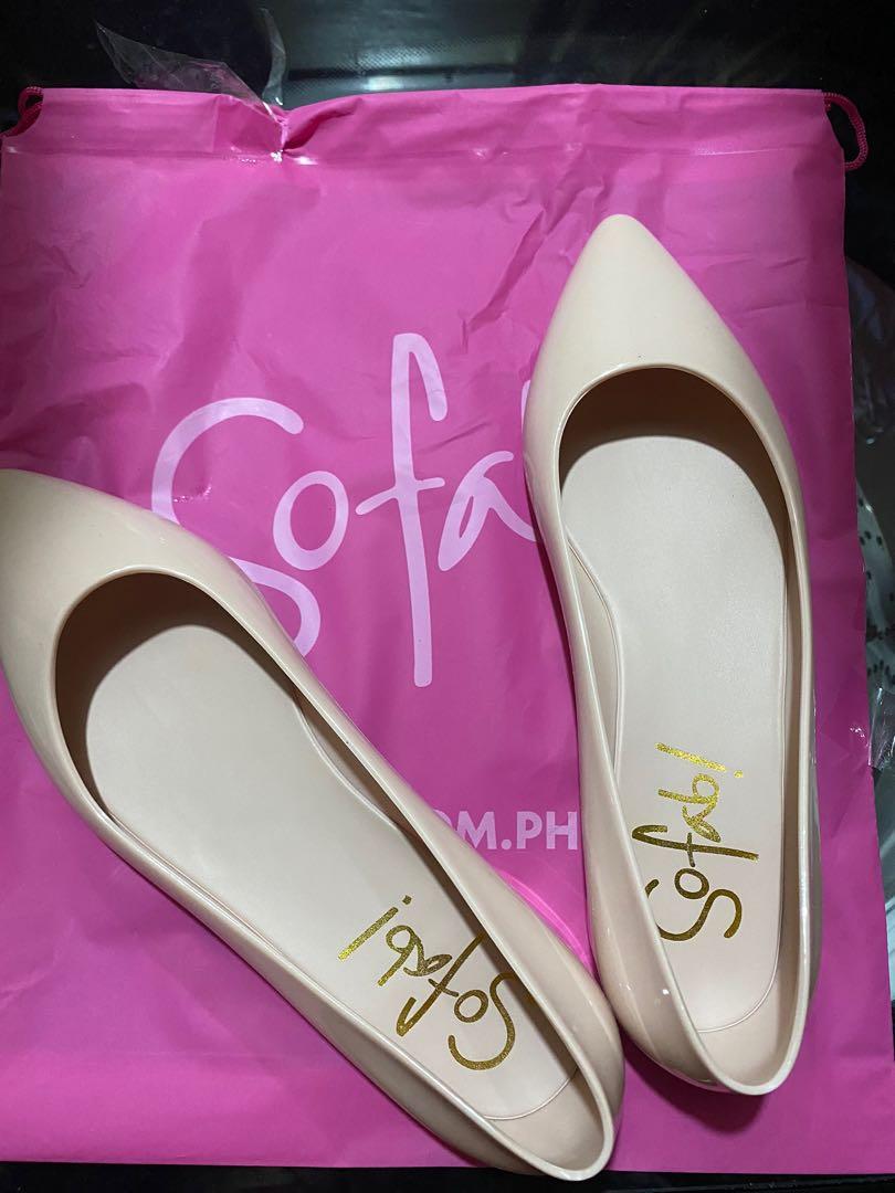 Sofab! Mabel Jelly Ballerinas Size EU 9 (Category: Flats & Sandals) located in Quezon City. Submitted by pinktarget (Listing ID 1135957877, Image 3). Description: Sofab! Mabel Jelly Ballerinas Size EU 9 NEW! - Hindi pa na ipang labas nasukat palang sa bahay 😅 - Sakto po ito sa Size EU 8 feet or kung mapayat paa po ng size EU 9 pede rn po. RFS: masikip sa entrada po. .
