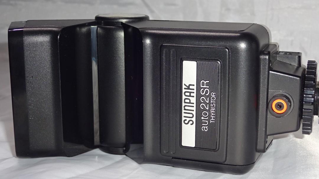 Sunpak Auto 22SR Thyristor camera flash, Photography, Photography  Accessories, Flashes on Carousell