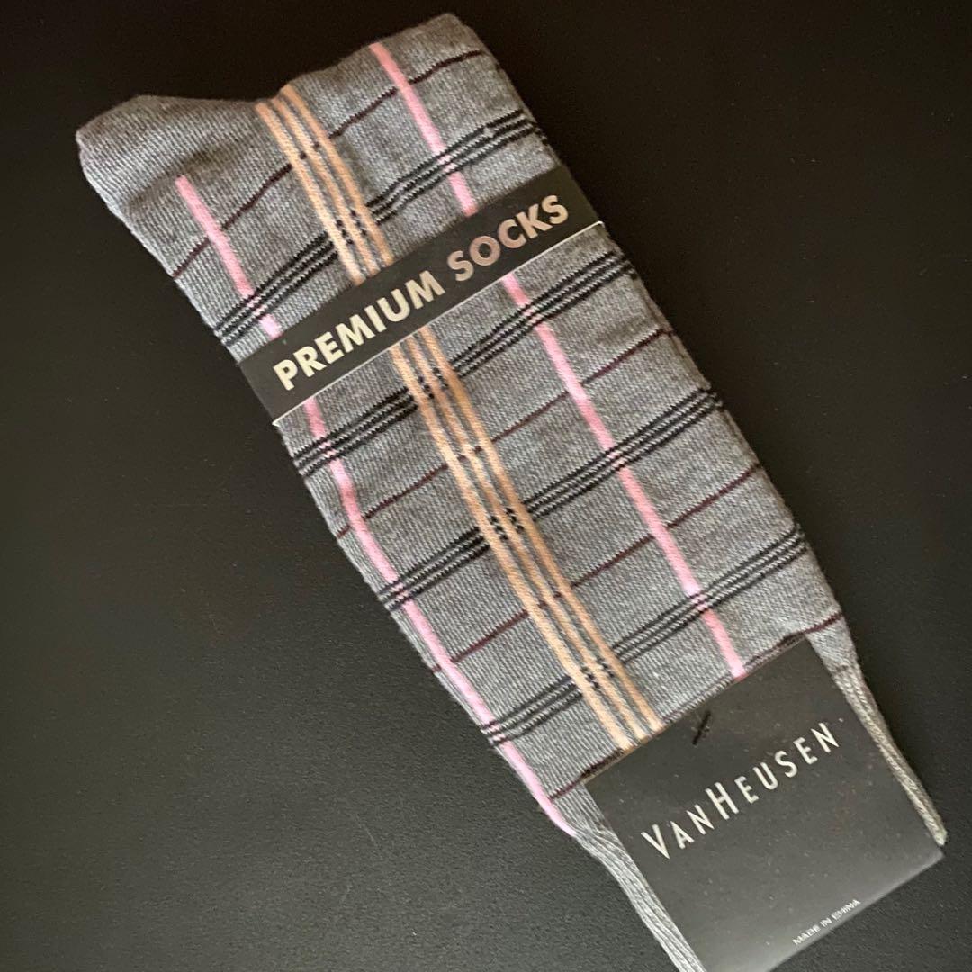 VAN HEUSEN MEN’S PRINTED DRESS SOCKS (Category: Socks) located in Taguig. Submitted by thatswhatshesells (Listing ID 1135944618, Image 1). Description: - 💯% AUTHENTIC VAN HEUSEN - Brand New with Tags - Shoe Size: Mens 6-12.5 - Material: Cotton/Nylon - Color: Gray - Pattern: Checkered - Guaranteed Authentic from the US - Free Gift Wrapping - MOP: BDO Bank Transfer - Delivery c/o Buyer - No Return; No Exchange .