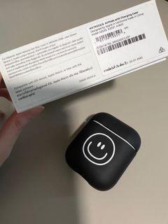 AirPods 2 with charging case