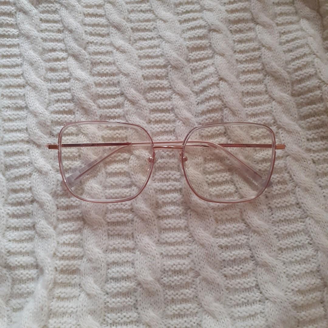 Anti Blue Light Eyeglasses (Category: Sunglasses & Eyewear) located in Sorsogon. Submitted by marshmaaallow_ (Listing ID 1136013626, Image 1). Description: Inclusions: Plastic case, pouch and extra screws ✨ Fashionable ✨ Good quality ✨ Replaceable lens ✨ Original price is P349 ✨ Color is rose gold Never used Only P150 if you buy another product from me :).
