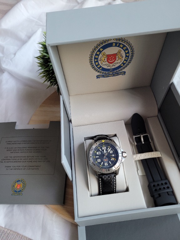 Military outlet aviator watch
