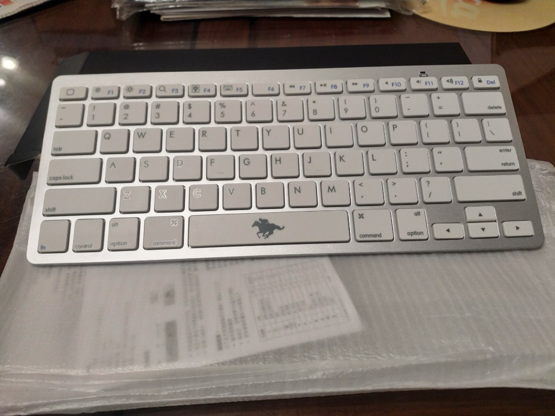 Bluetooth keyboard NOT Logitech, 電腦＆科技, 電腦周邊及配件, 電腦鍵盤及相關產品 Carousell