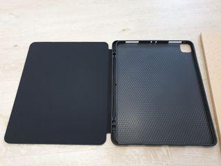 Brand new Ipad Pro 12.9" magnetic cover and tempered glass