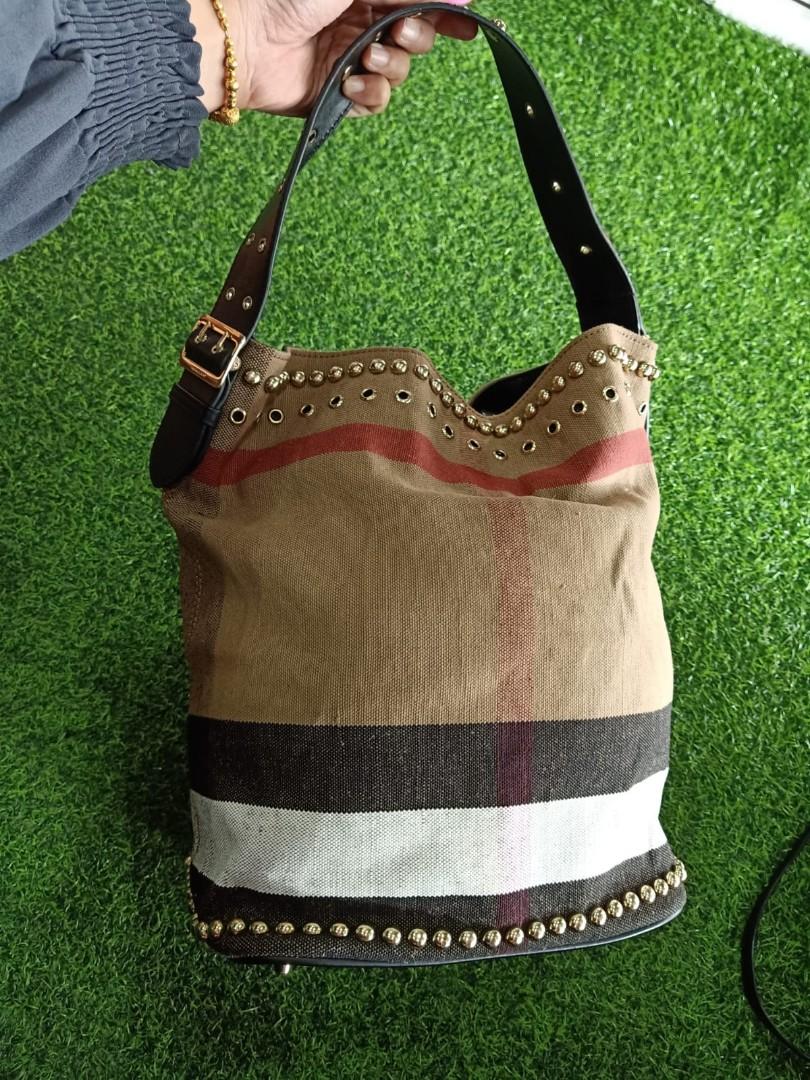 Burberry ashby bucket bag price new arrivals