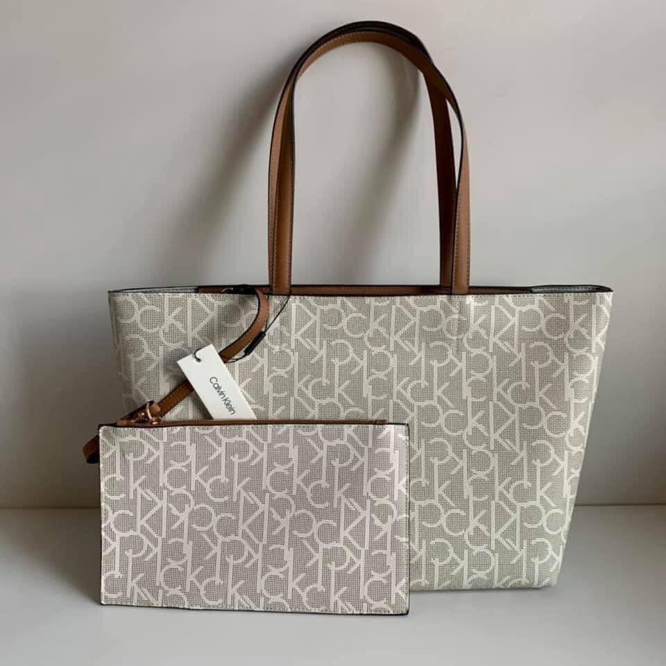 Licht schudden Overdreven Calvin Klein Monogram Tote Bag, Women's Fashion, Bags & Wallets, Tote Bags  on Carousell