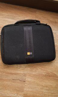 Case Logic laptop or ipad bag, strap for hand carry. Dust due to storage but easily removed. Last price posted. Grab express or similar c/o buyer.