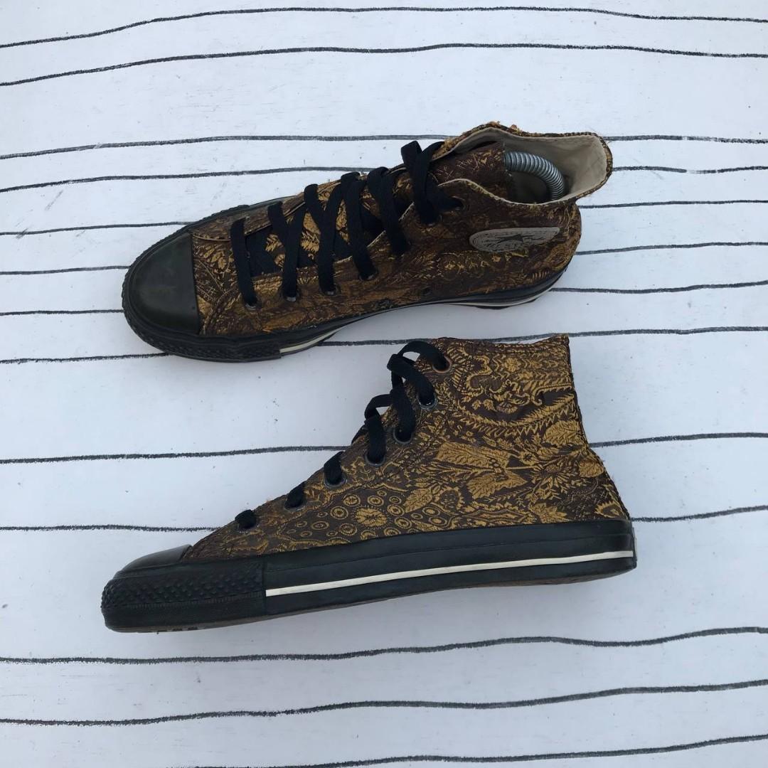 Gold sale converse 5.5