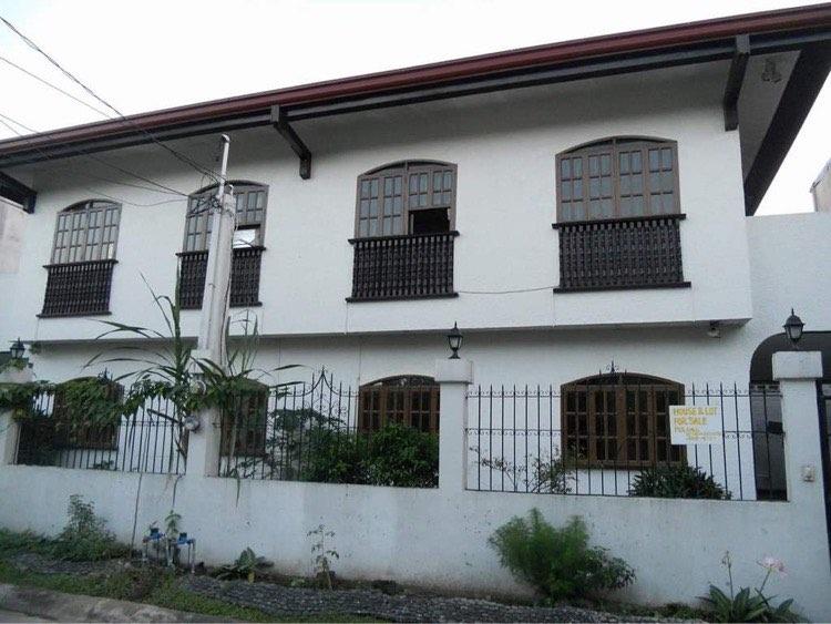 Duplex House in New Intramuros Village Diliman Quezon City for Sale
