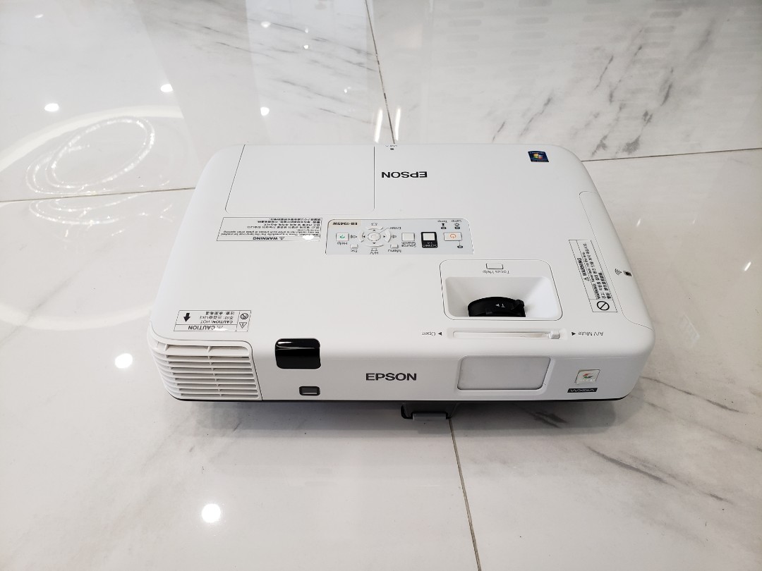 Epson EB-1945W Projector, 家庭電器, 電視& 其他娛樂, 投影機- Carousell