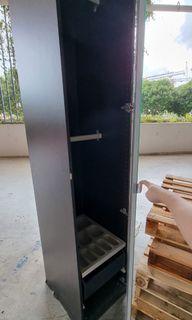 Free shelf with mirror