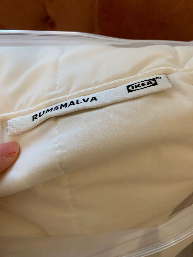 IKEA RUMSMALVA Ergonomic pillow (side/back sleeper), 傢俬＆家居, 床具浴巾 Carousell