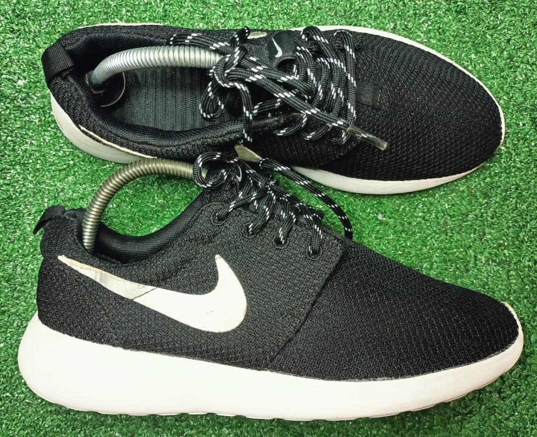 Kasut Nike Roshe run Men s Fashion Footwear Sneakers on Carousell