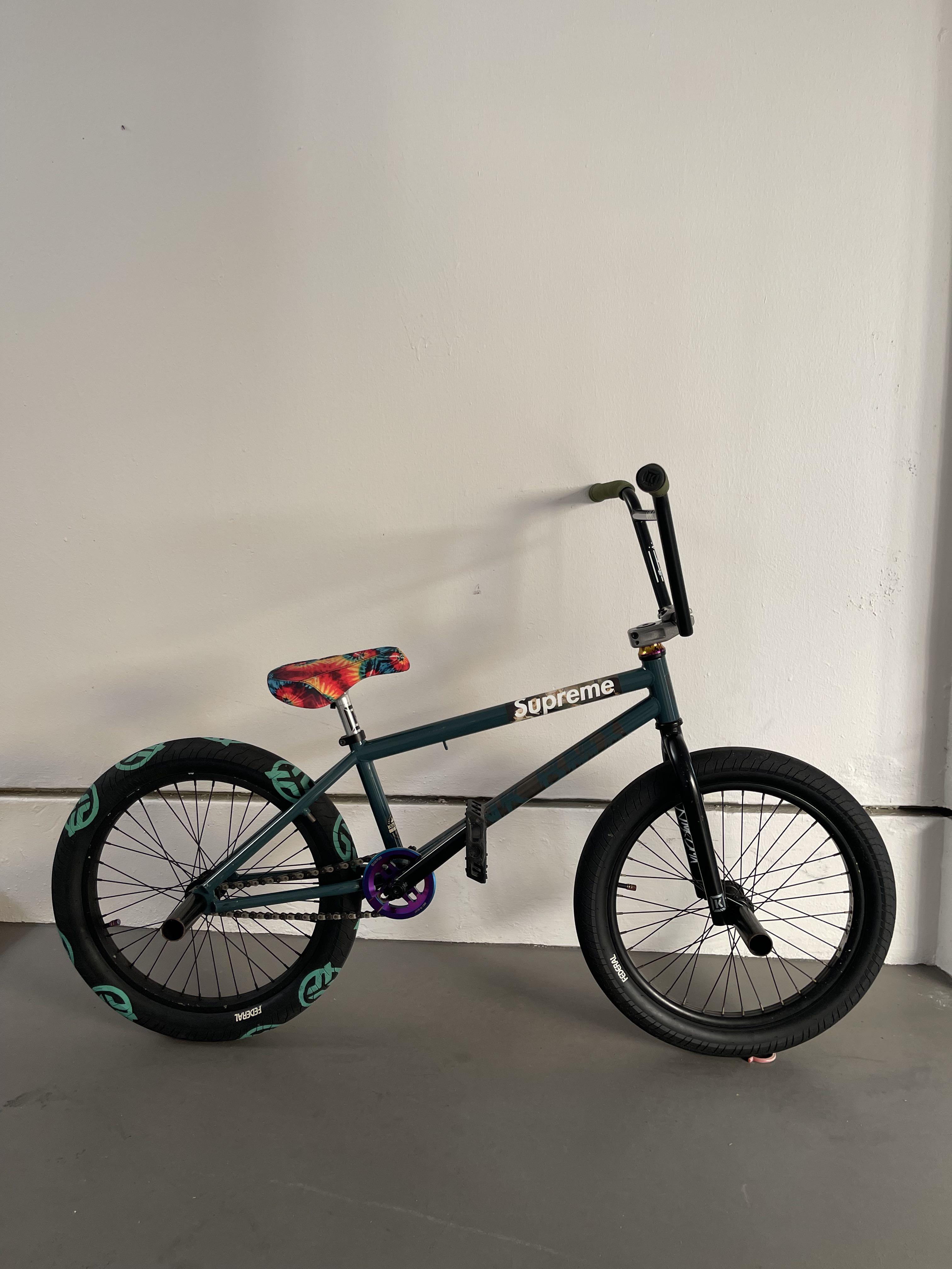 Kink curb bmx custom (Category: Bicycles) located in Singapore. Submitted by battosai93 (Listing ID 1136129270, Image 1). Description: Kink curb bmx custom - oringinal painting - handle bar 4 piece cult - odi grip amry green - seat federal tie dye - tire federal - crank alloy oil slick salt plus - shadow half link chain black/silver - headset oil slick colony - hubs salt Pm me if interested Slightly nego .