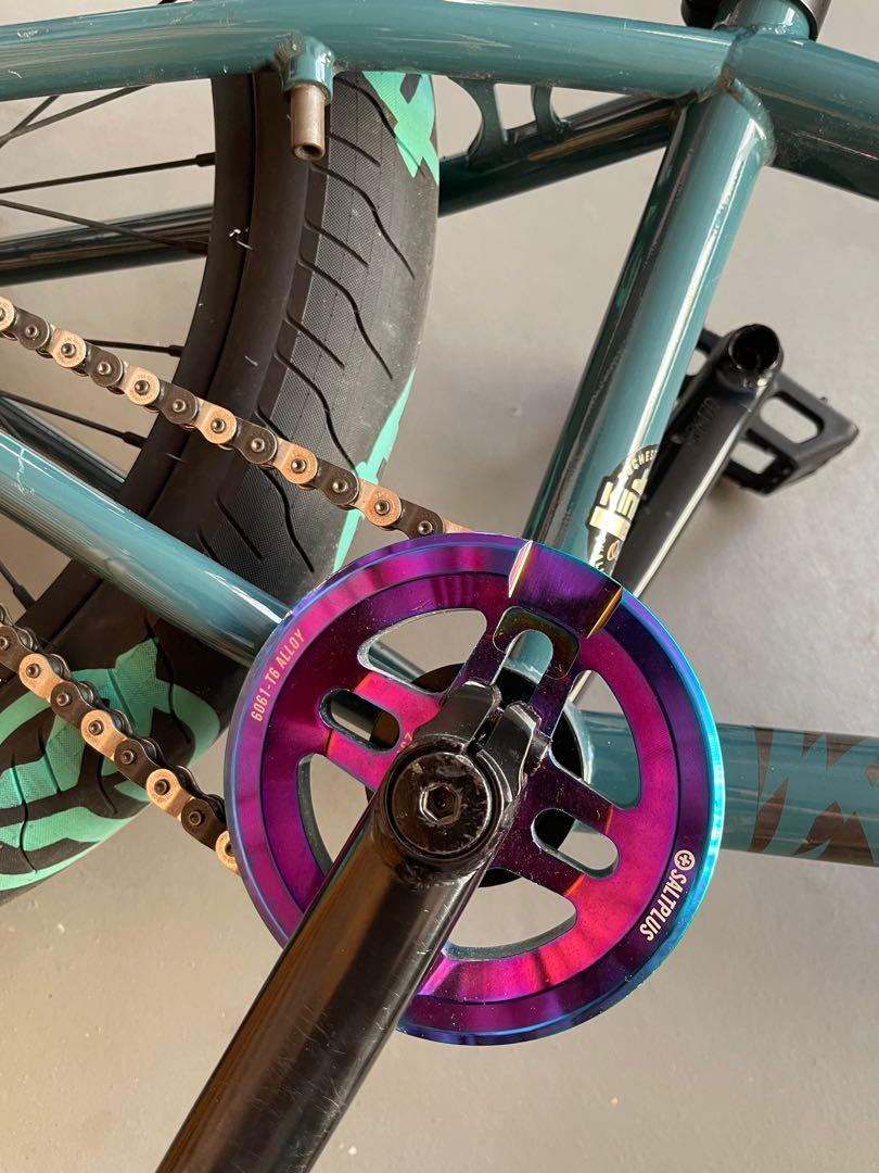Kink curb bmx custom (Category: Bicycles) located in Singapore. Submitted by battosai93 (Listing ID 1136129270, Image 3). Description: Kink curb bmx custom - oringinal painting - handle bar 4 piece cult - odi grip amry green - seat federal tie dye - tire federal - crank alloy oil slick salt plus - shadow half link chain black/silver - headset oil slick colony - hubs salt Pm me if interested Slightly nego .