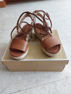 (Category: ) located in . Submitted by kimzhee (Listing ID 1136074023, Image 1). Description: .