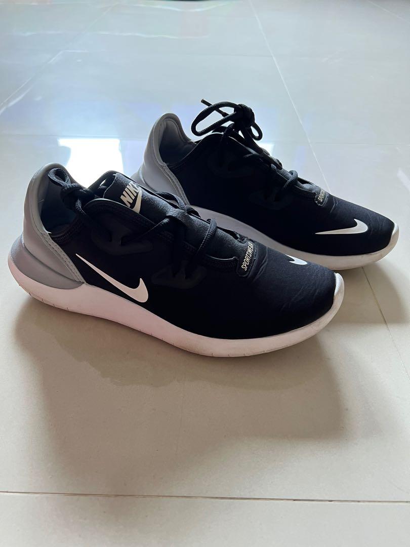 Nike WMNS Hakata Men s Fashion Footwear Sneakers on Carousell