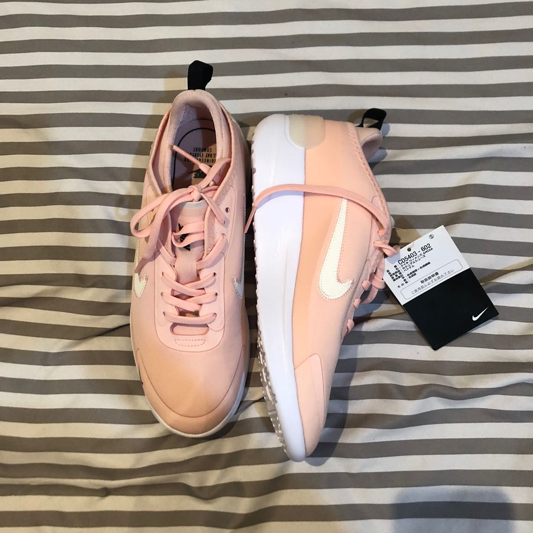 nike womens amixa sneaker