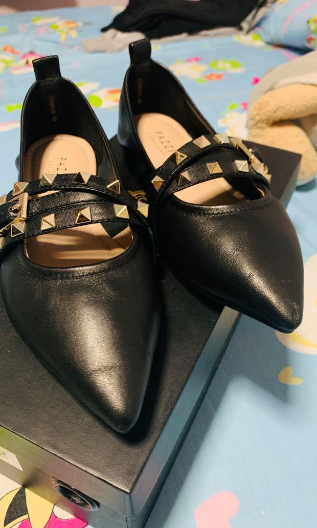Pazzion (Category: Loafers) located in Singapore. Submitted by _shinyyyee700_ (Listing ID 1136030121, Image 3). Description: Size 34 Wear only 2 times Like New！.