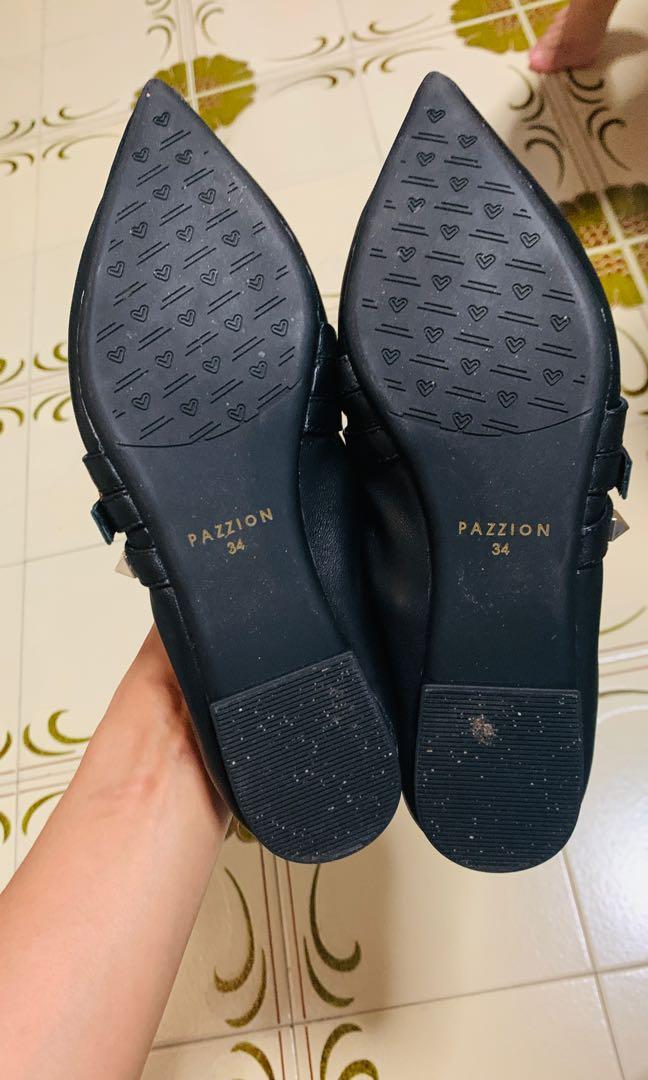Pazzion (Category: Loafers) located in Singapore. Submitted by _shinyyyee700_ (Listing ID 1136030121, Image 4). Description: Size 34 Wear only 2 times Like New！.
