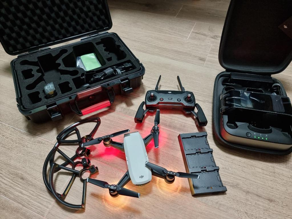 Perfect Condition DJI Spark Fly More Combo DJI Spark Portable Charging Station SMAtree Hard Case