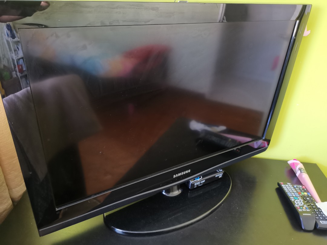 Samsung 32" TV, TV & Home Appliances, TV & Entertainment, TV on Carousell