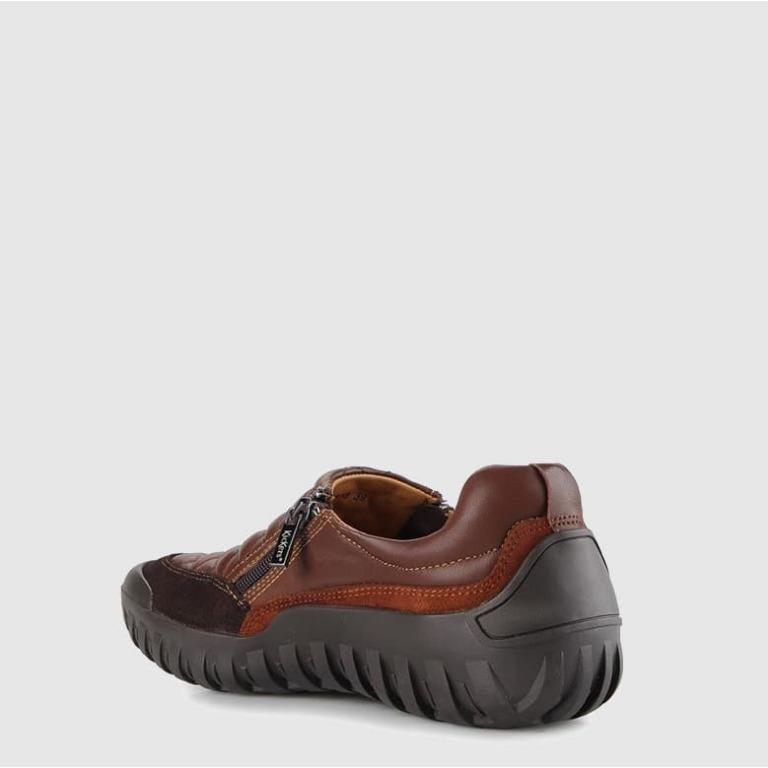 Sepatu slip sales on kickers