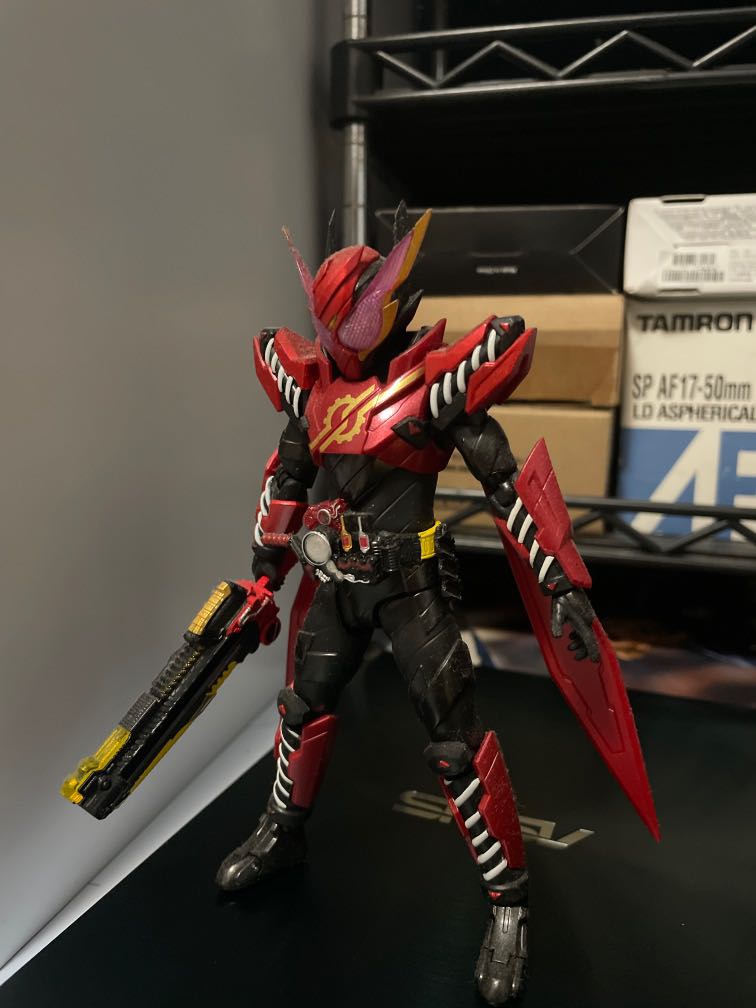 SHF kamen rider build rabbit rabbit form, 興趣及遊戲, 玩具 & 遊戲類 - Carousell