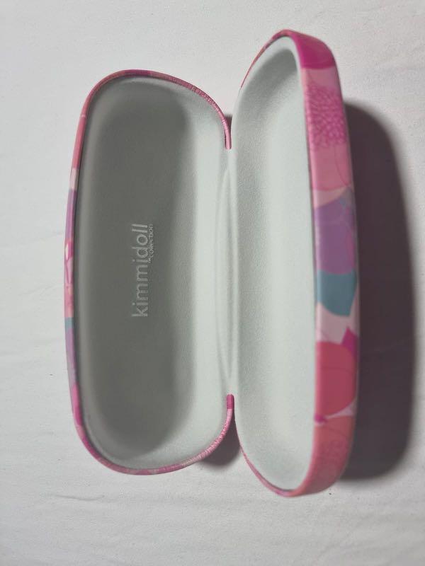 Spectacles casing (Category: Everything Else) located in Singapore. Submitted by helloooooits (Listing ID 1136084986, Image 1). Description: Brand new .