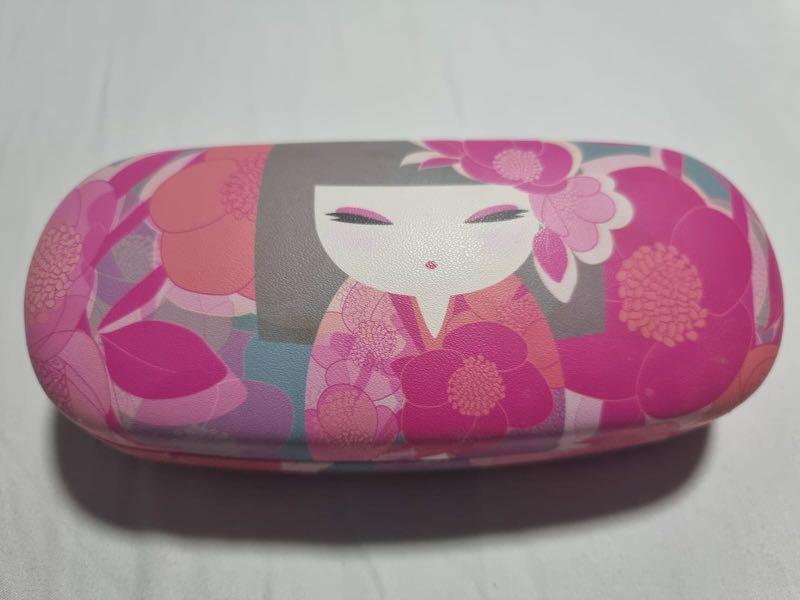 Spectacles casing (Category: Everything Else) located in Singapore. Submitted by helloooooits (Listing ID 1136084986, Image 3). Description: Brand new .