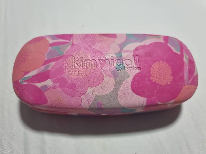 Spectacles casing (Category: Everything Else) located in Singapore. Submitted by helloooooits (Listing ID 1136084986, Image 2). Description: Brand new .