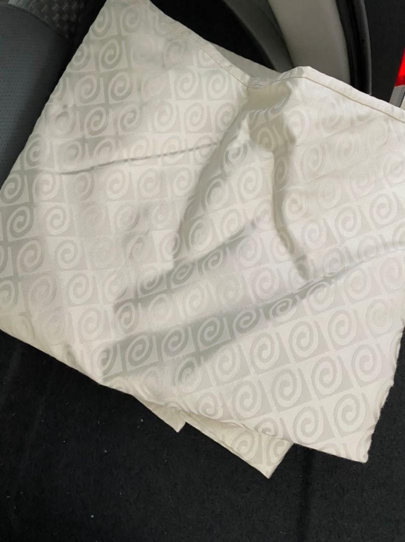 Table clothes (Category: Vases & Decorative Bowls) located in Kuala Lumpur. Submitted by cheekee_c (Listing ID 1136113231, Image 3). Description: RM2 per piece. I have dozens of table clothes. ask me for more details!.