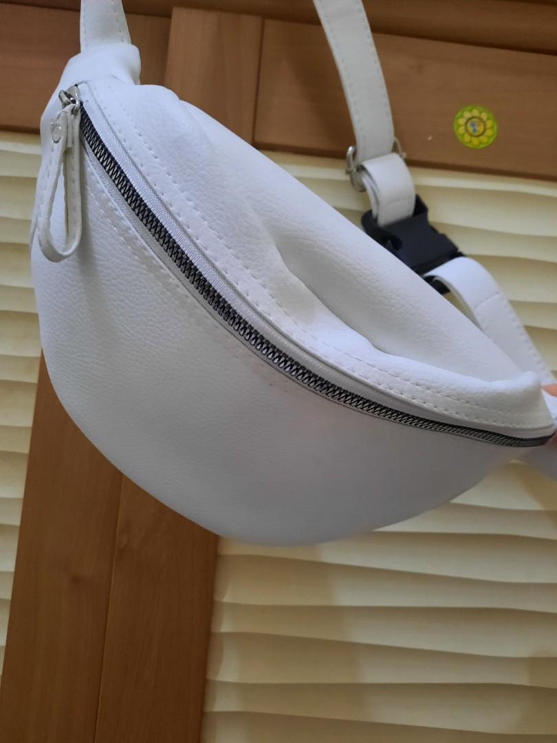 Waistbag putih HM Fesyen Wanita Tas Dompet di Carousell