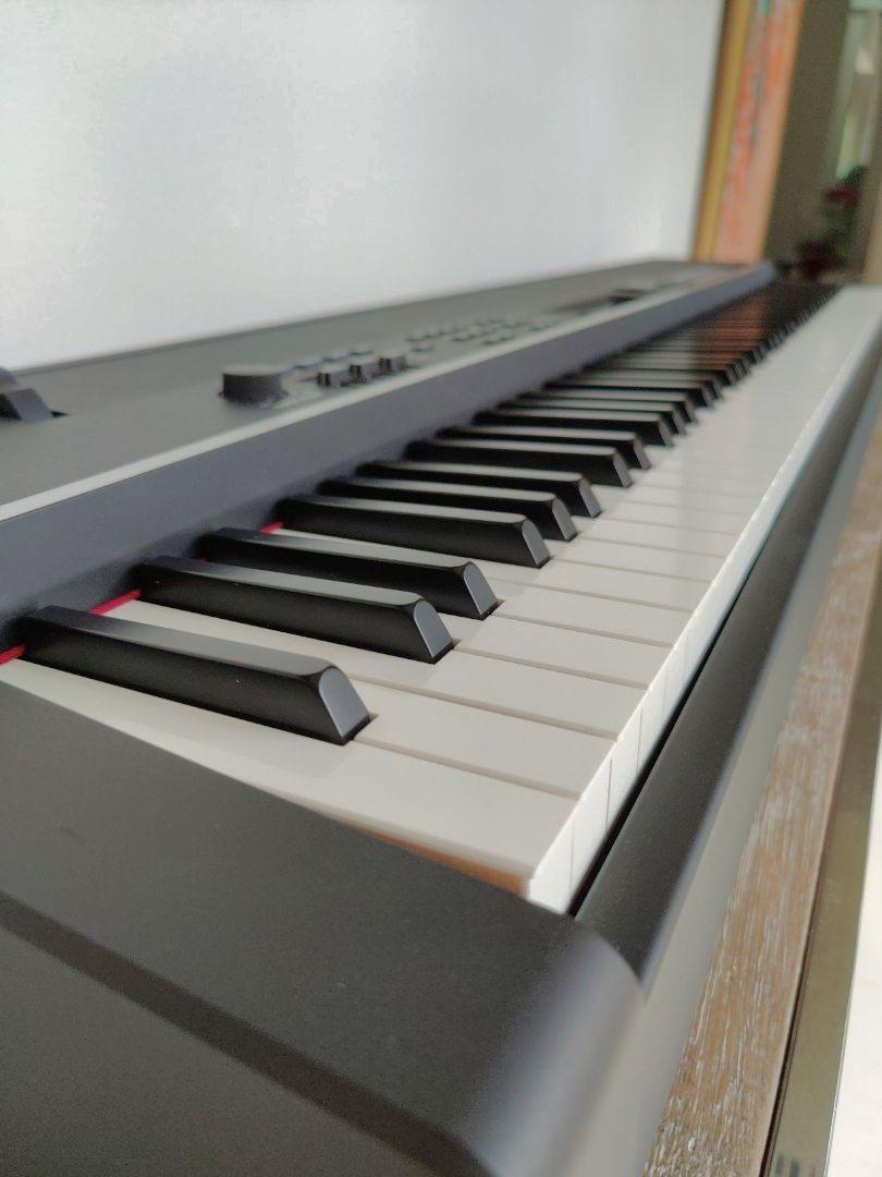 Yamaha CP4 Stage 88note Wooden Key Portable Stage Piano / Digital