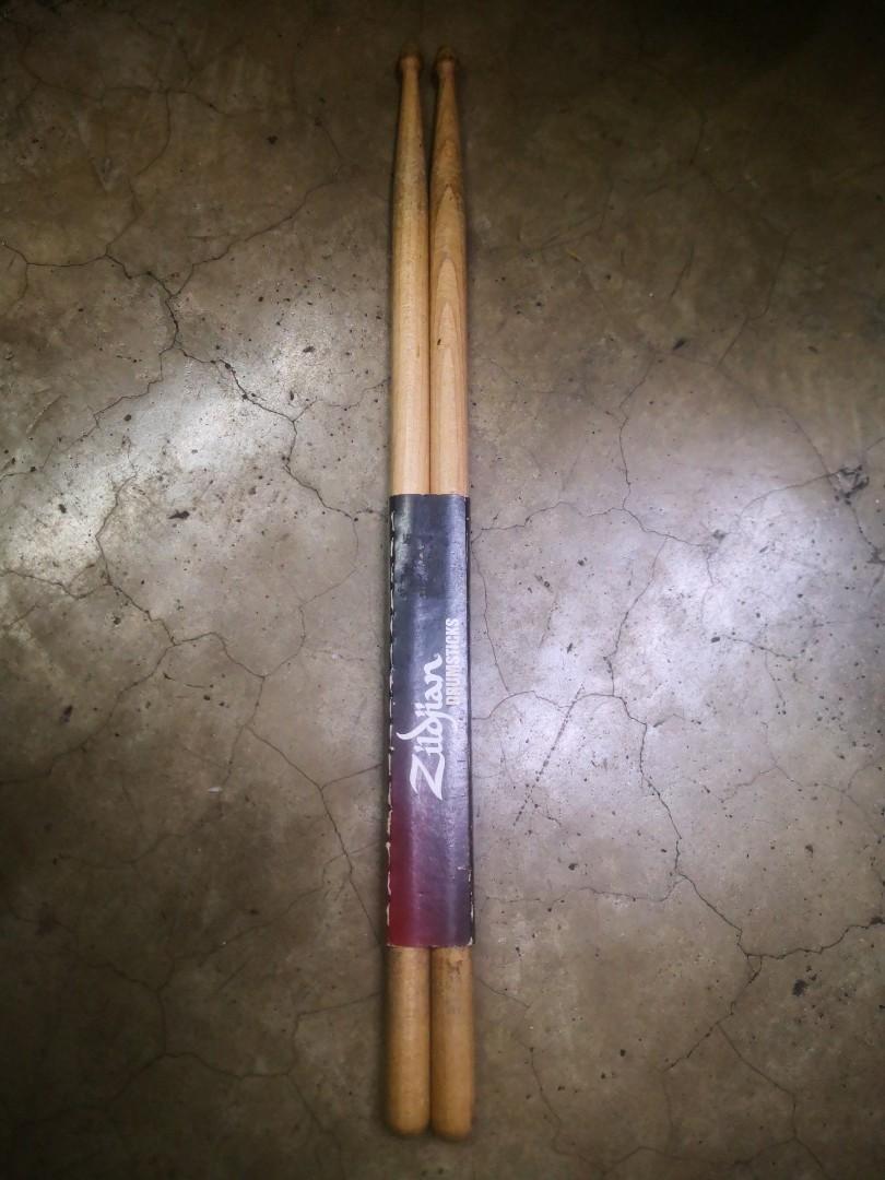 Zildjian Drumstick (Category: Musical Instruments) located in Paranaque City. Submitted by wagguthrift (Listing ID 1136103824, Image 1). Description: Zildjian 5a Maple Drumstick Still in Good Condition Authentic Pair 16" in Length For Drummers out there Rock it with these pair of drumsticks! WYSIWYG 8-8.5 over all condition.