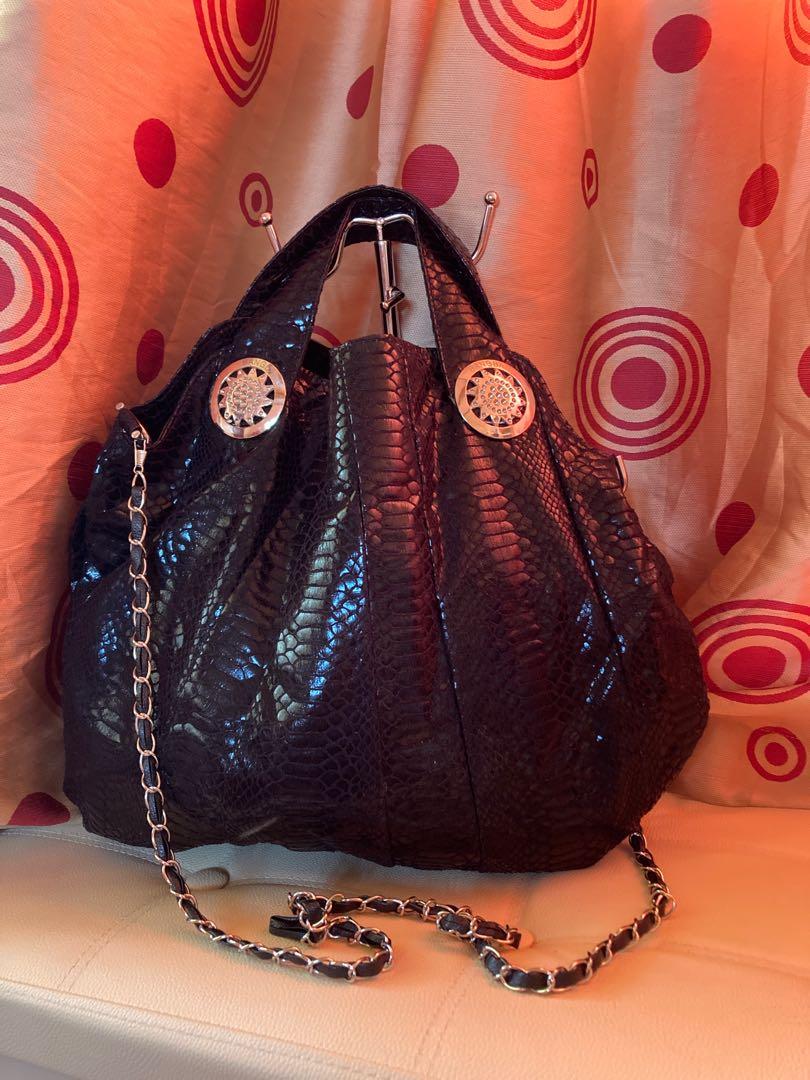 Bang Bang Bag 2way (Category: Luxury Bags & Wallets) located in Manila. Submitted by joannabongoi (Listing ID 1136327900, Image 1). Description: Preloved Bang bang 2way.. walang issue, malinis ang loob at labas.. .
