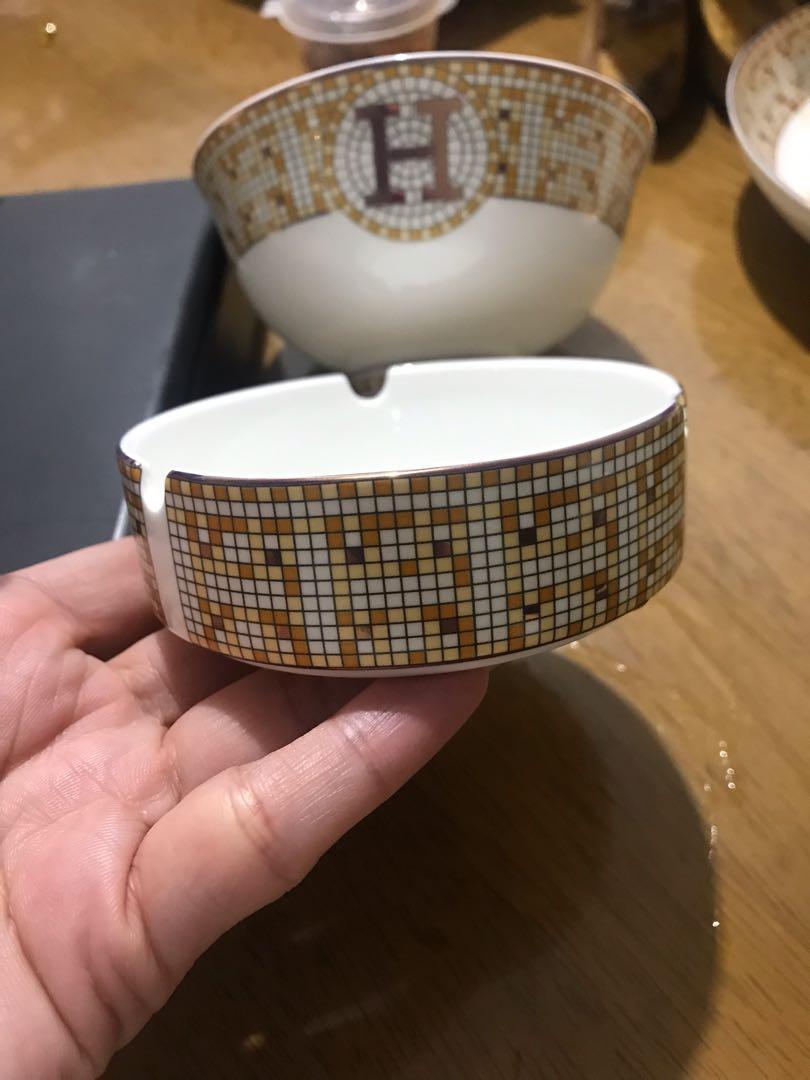 BNW IMPORTED CERAMIC H LOGO DESIGN ASH TRAY (Category: Other Kitchenware & Tableware) located in Manila. Submitted by stringkits (Listing ID 1136370505, Image 1). Description: BNW H ASH TRAY .