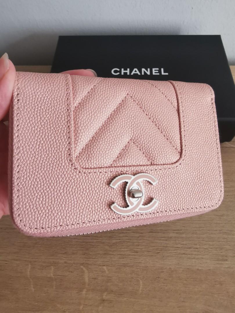 Chanel zipped card holder pink 2021 100%real and new, 女裝, 手袋及銀包, 銀包、卡片套-  Carousell