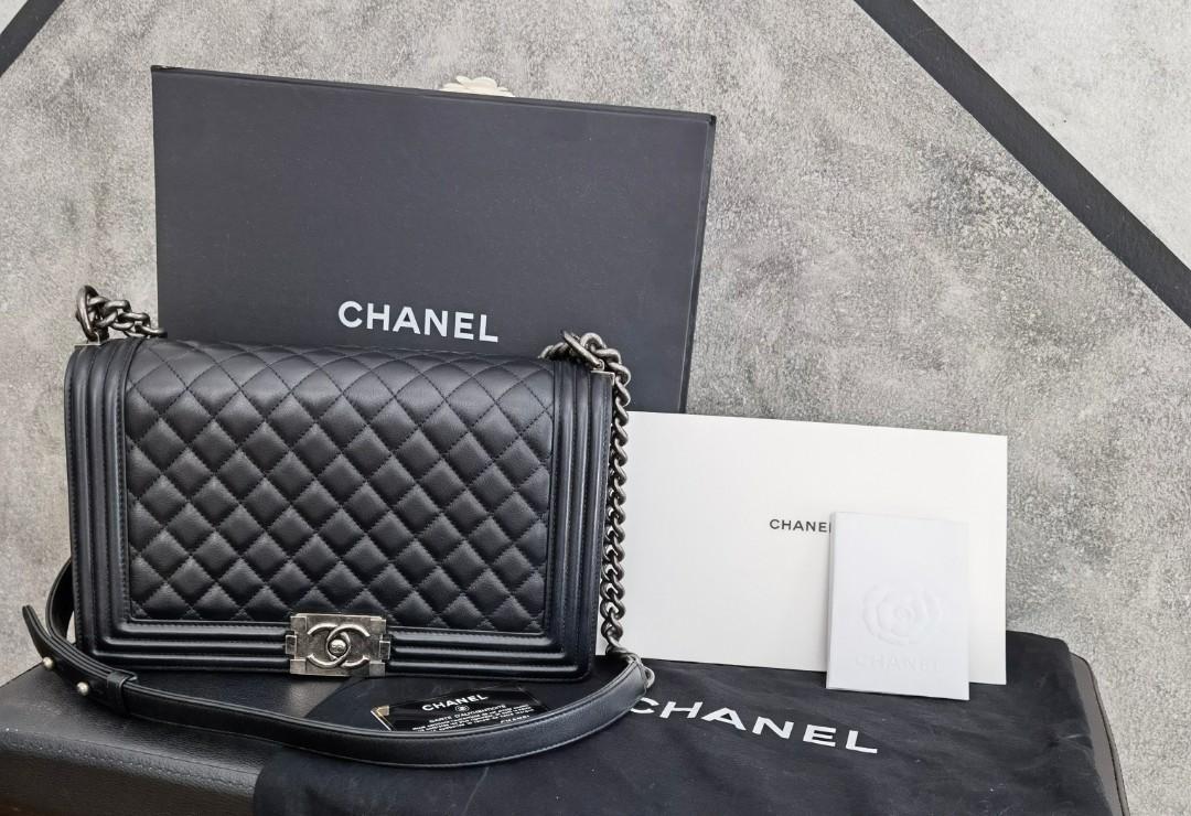 Chanel boy hotsell black hardware