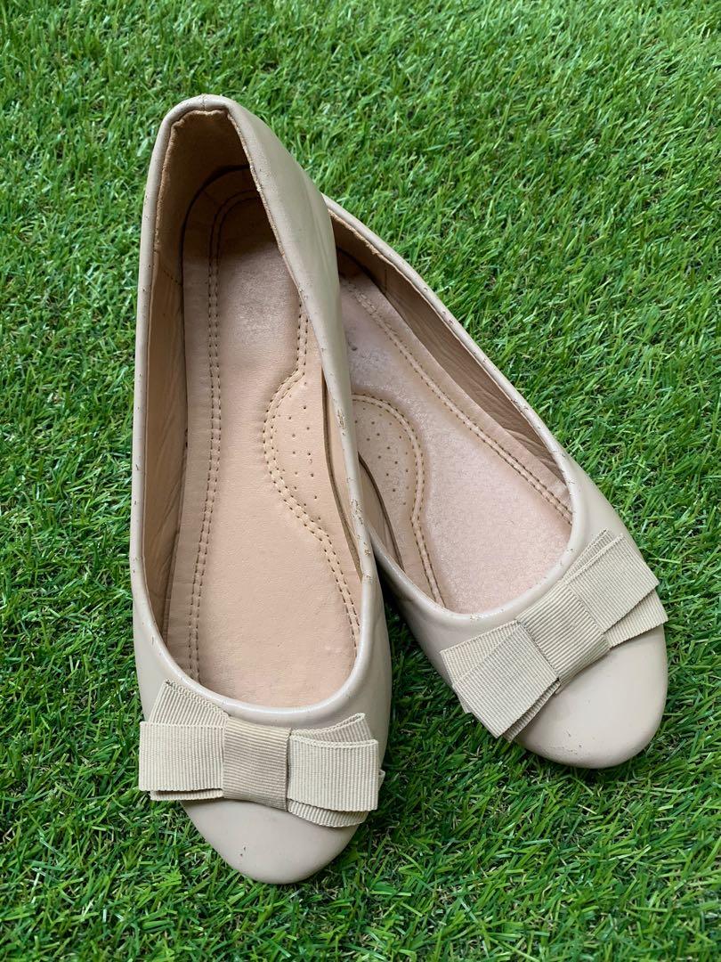 Flat Shoes Cream Empuk, Fesyen Wanita 