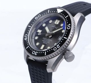 (Category: ) located in . Submitted by z-watches (Listing ID 1136240683, Image 1). Description: .
