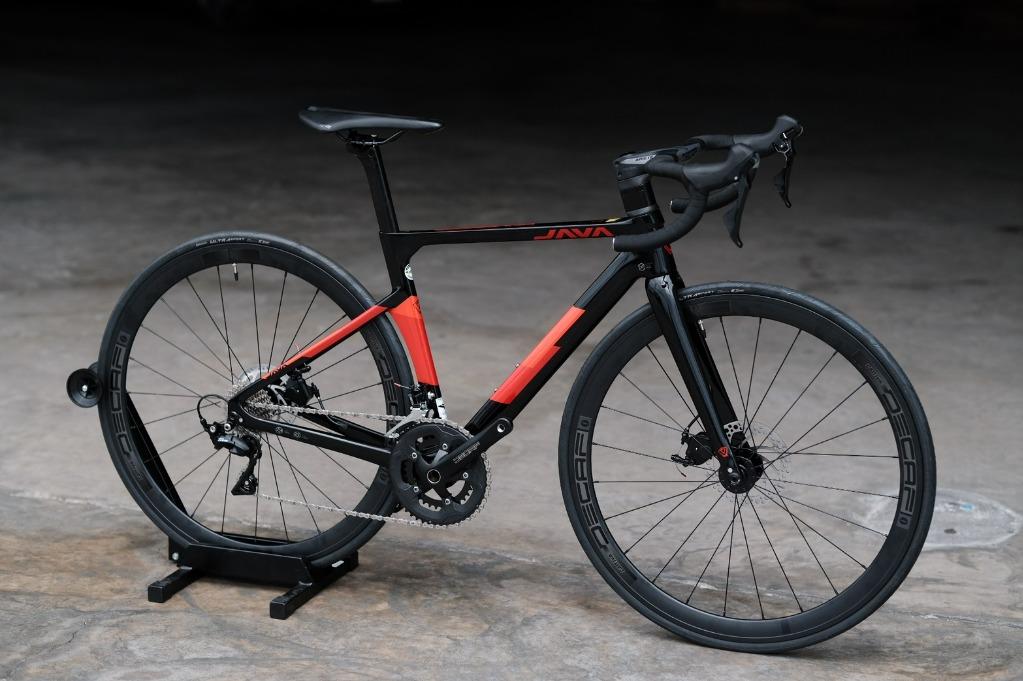 Java Vesuvio V2 [Carbon-105-UCI Certified] (Category: Bicycles) located in San Juan City. Submitted by francisongg (Listing ID 1136398038, Image 2). Description: Java Vesuvio V2 [Carbon-105-Disc Brakes] ✅Price: ₱55,000 ✅Availability Matte Blue 2pc- 48 2pc-51 2pc- 54 Matte Black 2pc- 48 2pc- 51 2pc- 54 Glossy Black Red 2pc-51 ✅Specs: Frame: Vesuvio Aero Carbon Frame Fork: Vesuvio Aero Carbon Fork 1 piece Carbon drop bar Front and Rear Disc Brakes 