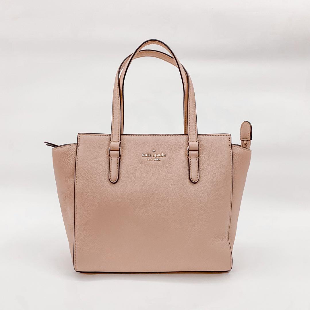 Medium satchel outlet