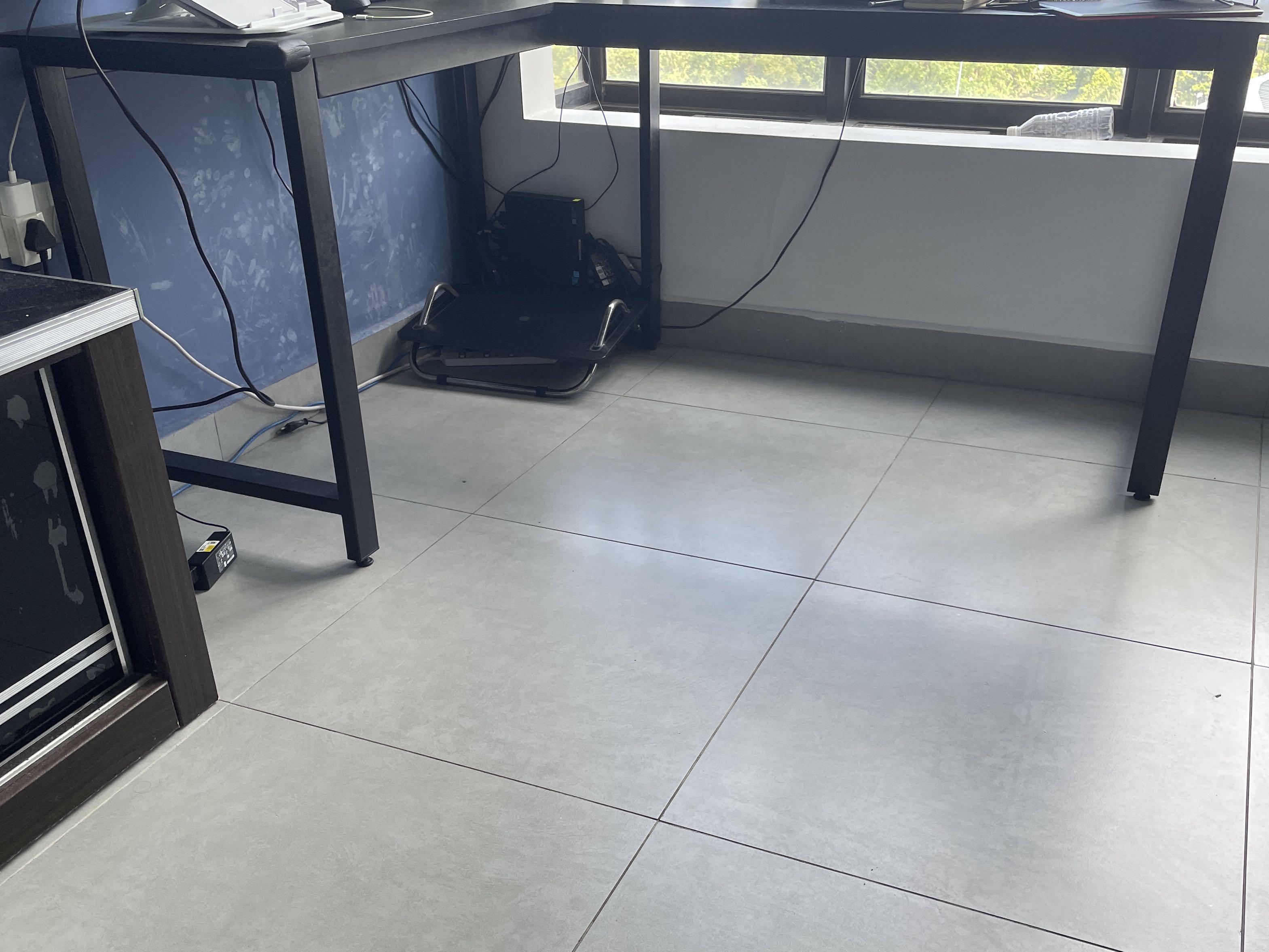 L Shape study / office table black colour (Category: Tables & Sets) located in Cyberjaya. Submitted by vidu1012 (Listing ID 1136270708, Image 2). Description: L shaped multifunctional table .